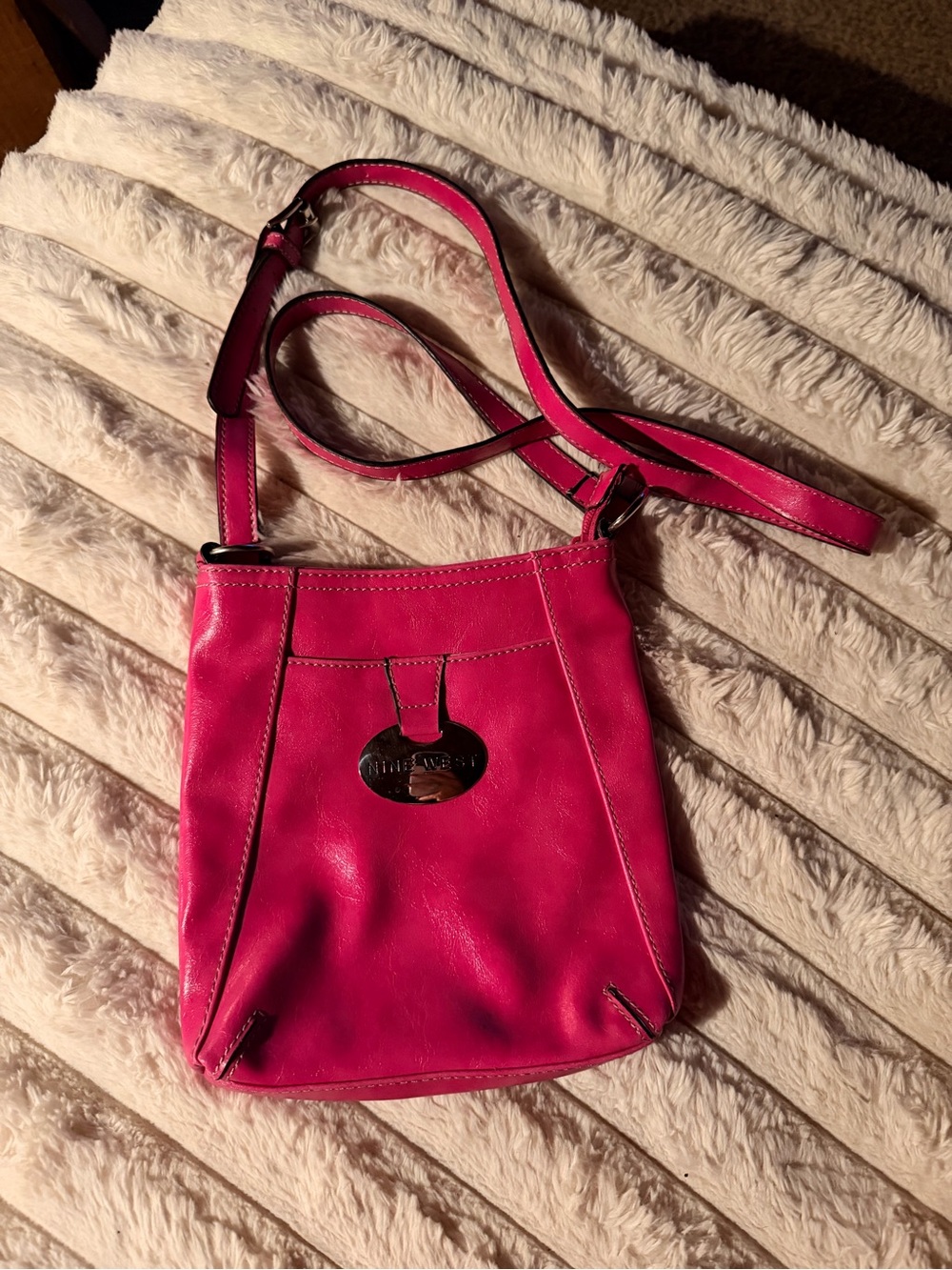 Nine West hot pink leather crossbody bag with adjustable strap - CLEAN!